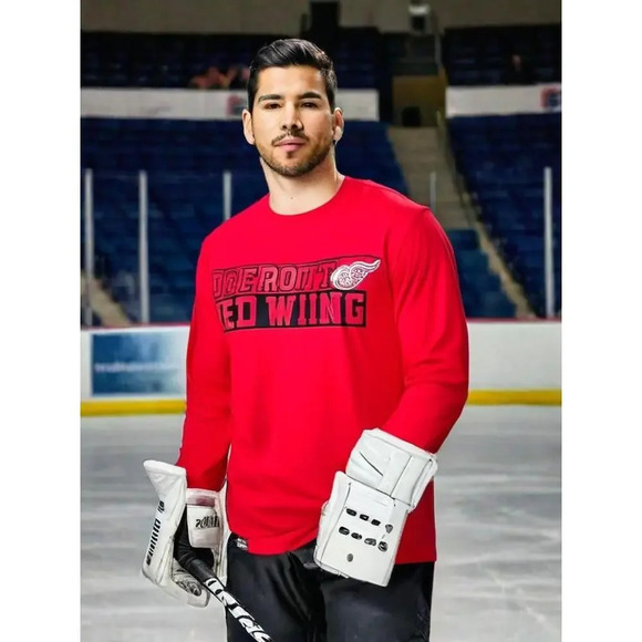 NWT Detroit Red Wings Men's Long Sleeve T-Shirt Red Size Small Graphic Print - Picture 1 of 5